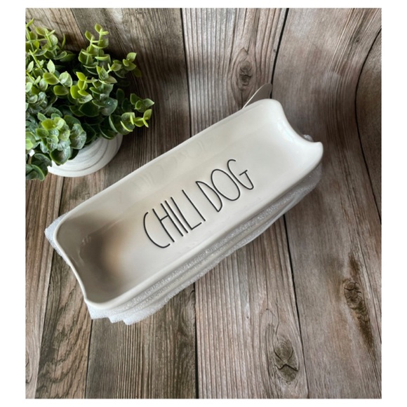 NEW Rae Dunn Chili Dog Corn Dish Plates Set Hot Dog Holder - Picture 2 of 3